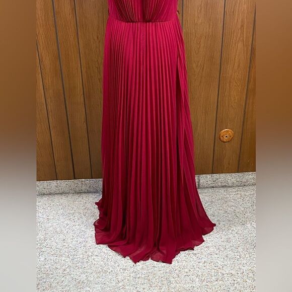 Badgley Mischka  Pleated Layered Gown size 10 - Picture 10 of 12